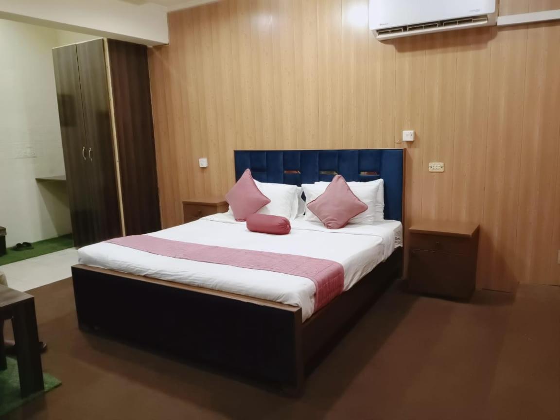 Westin Suites Lahore Værelse billede